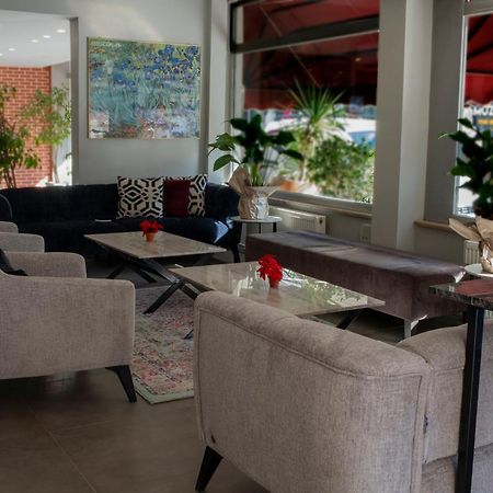 Park Hotel أديرني المظهر الخارجي الصورة
