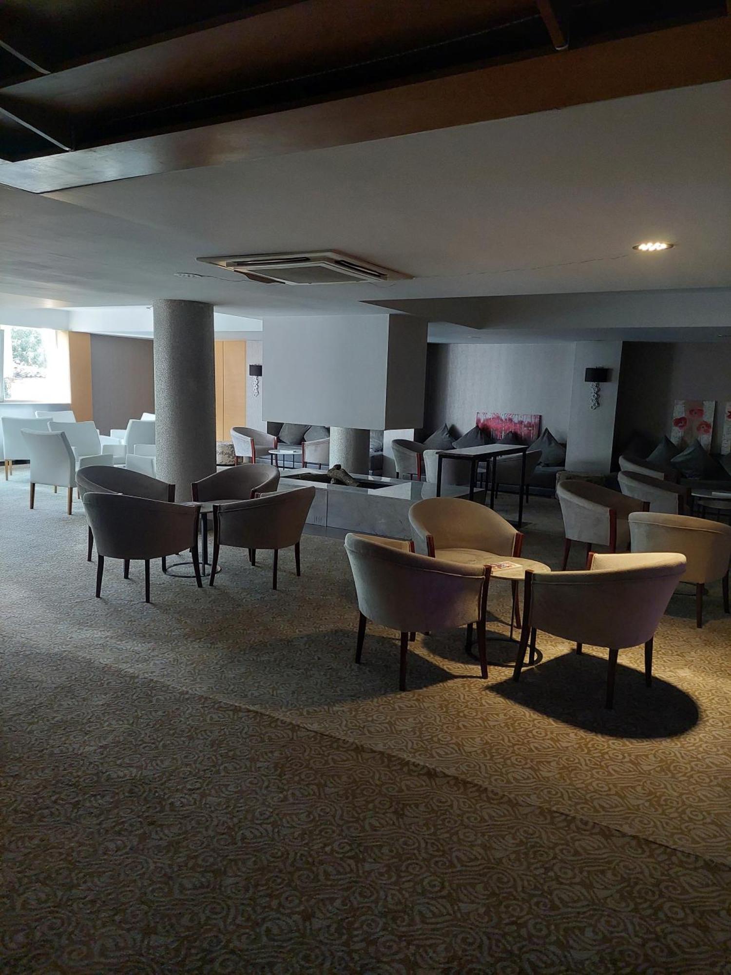 Park Hotel أديرني المظهر الخارجي الصورة