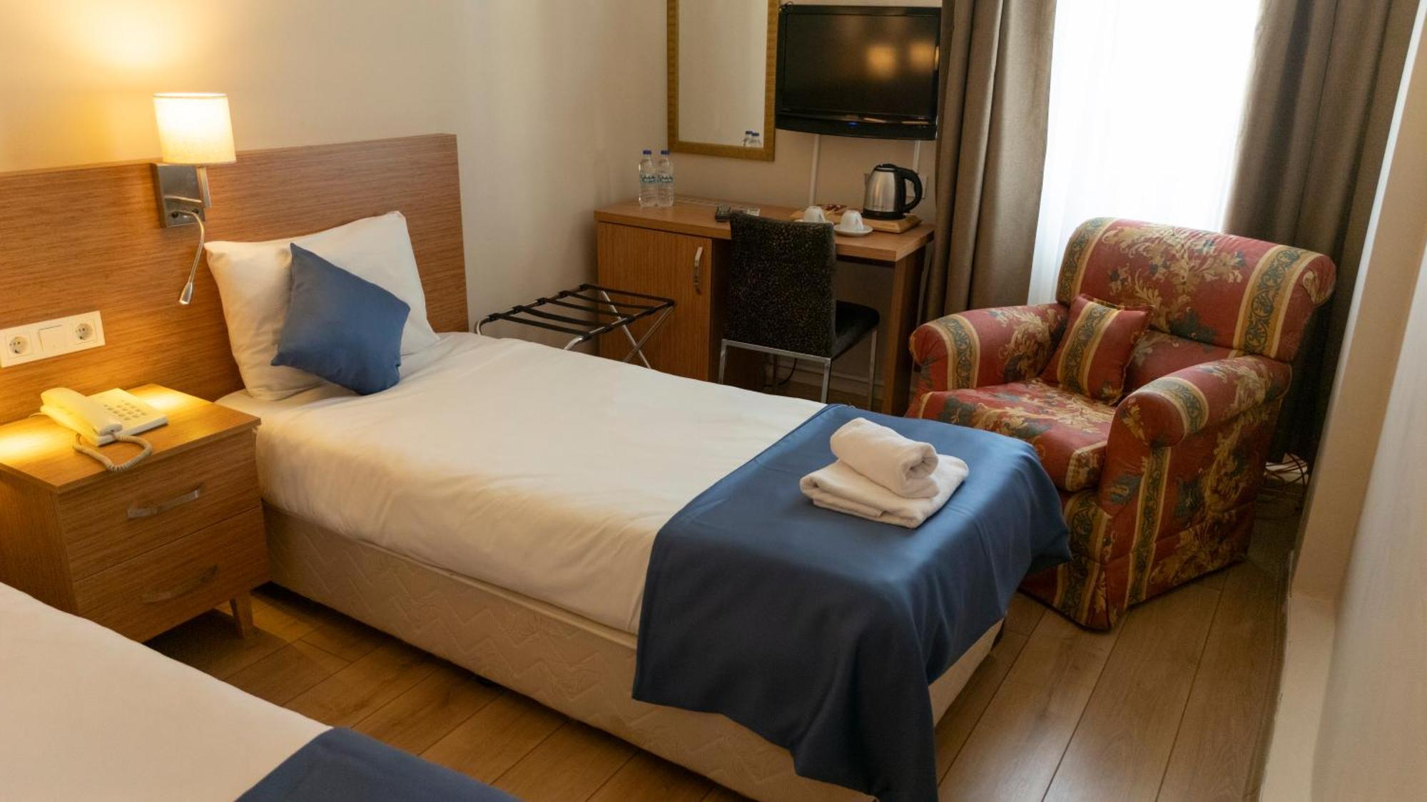 Park Hotel أديرني المظهر الخارجي الصورة