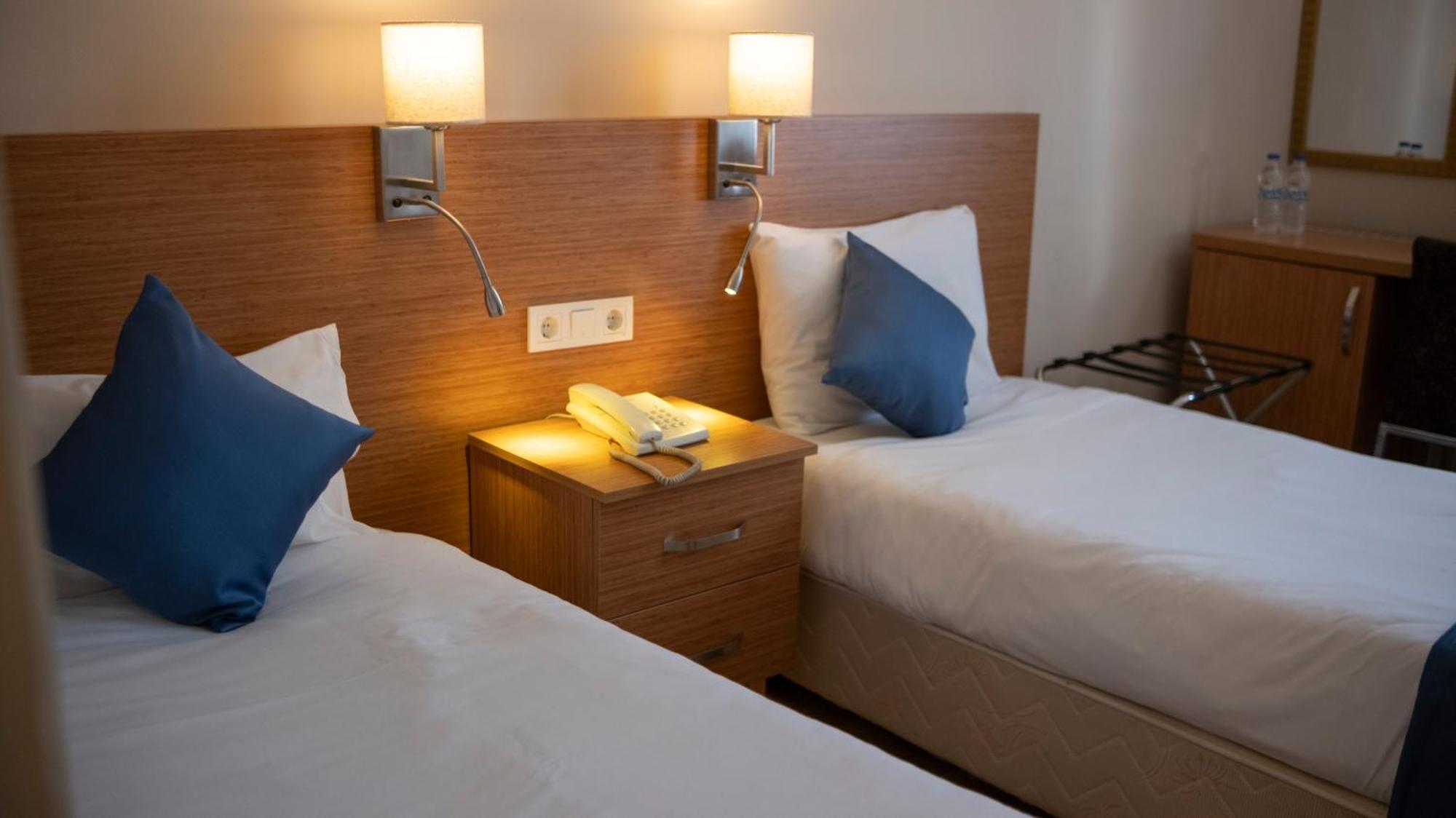 Park Hotel أديرني المظهر الخارجي الصورة