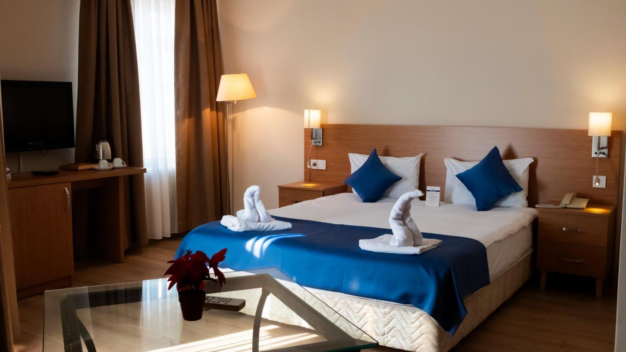 Park Hotel أديرني المظهر الخارجي الصورة