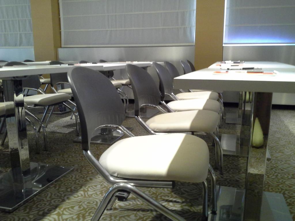 Park Hotel أديرني المظهر الخارجي الصورة